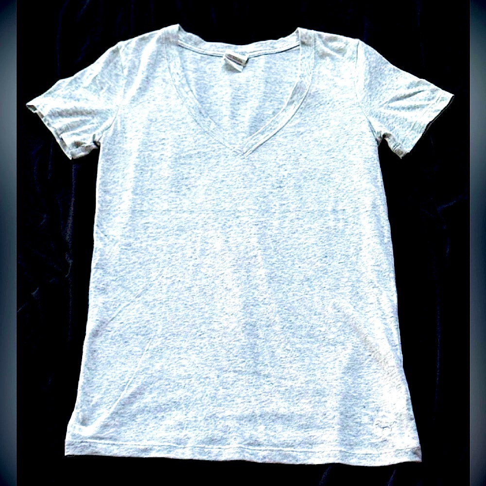 🔥Clearance- PINK Victoria's Secret Gray V-Neck Short Sleeve T-Shirt